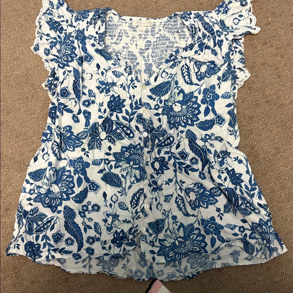 cute button up top!
